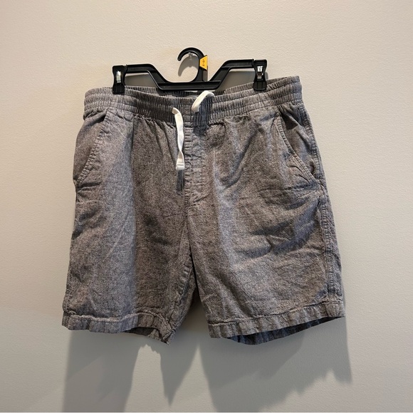 Old Navy Other - Men’s Old Navy shorts - elastic waist with ties size Large grey